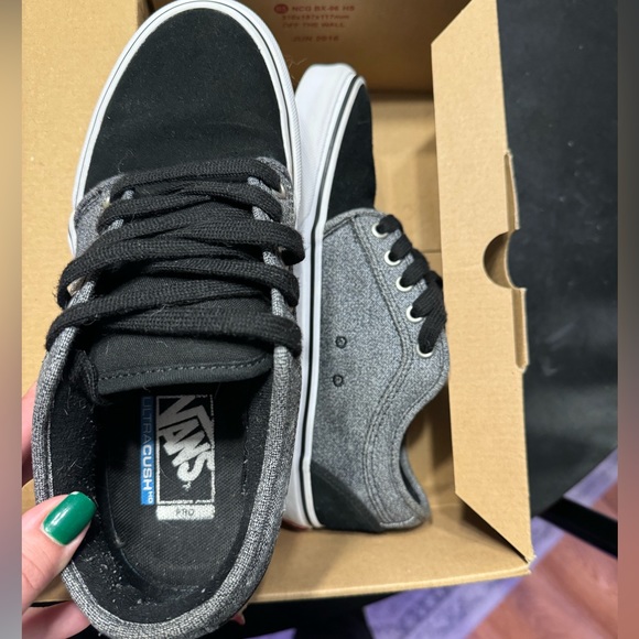 Lightly worn vans extra cush - Picture 2 of 3